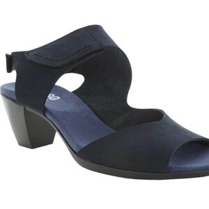 Munro Women's Fabiana in Sandalino Nubuck Navy Sandals Size 11 1/2